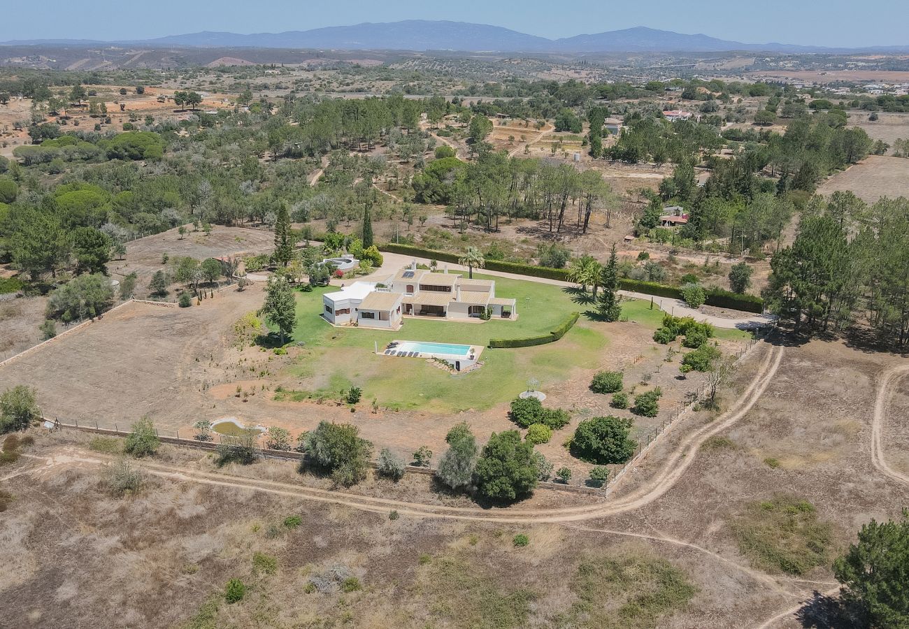 Villa in Lagos - Villa Blütenblätter der Liebe